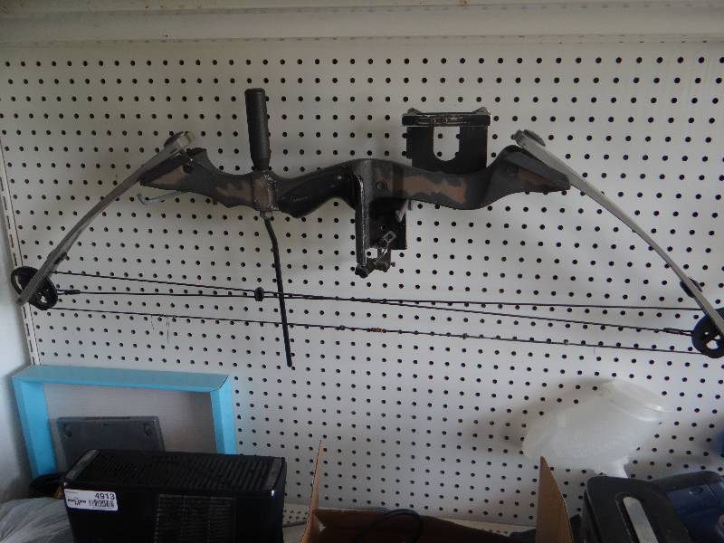 lot 4931 image: Mustang bow
