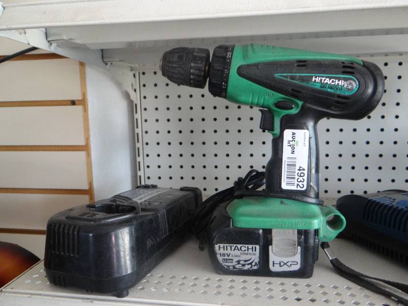 lot 4932 image: Hitachi 18 volt cordless drill w battery & charger