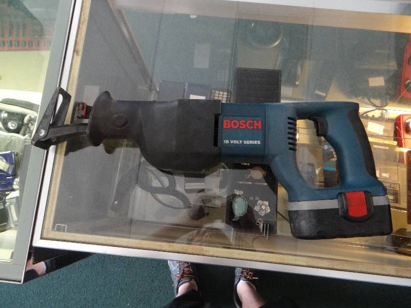 lot 4935 image: Bosch sawzall