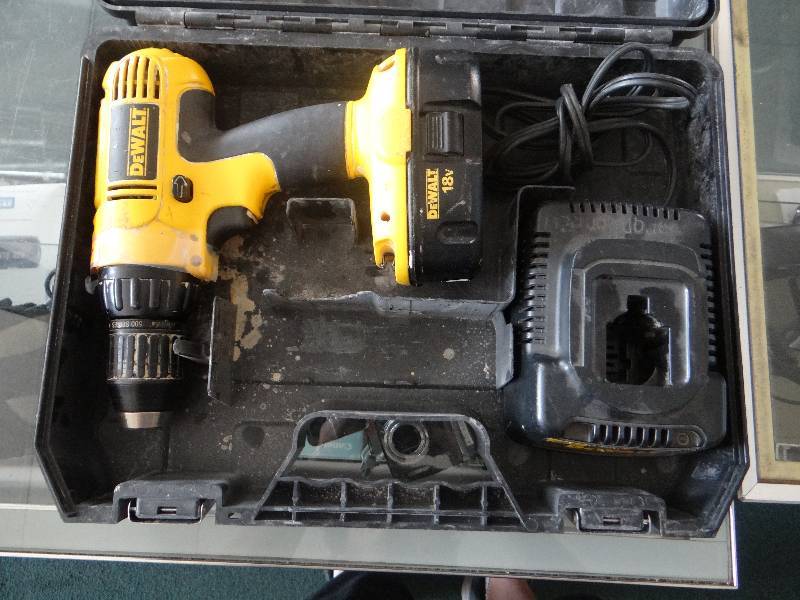 lot 4939 image: Dewalt 18 volt cordless drill w  battery & charger