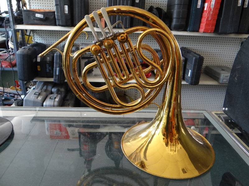lot 4942 image: French horn in case