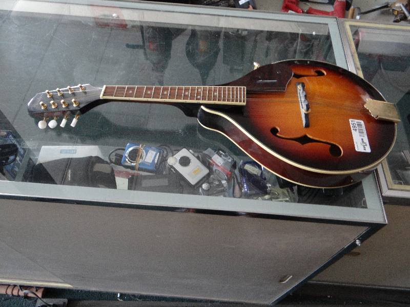lot 4951 image: Fender mandelin