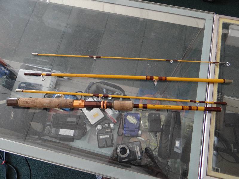 lot 4952 image: Fishing pole & case