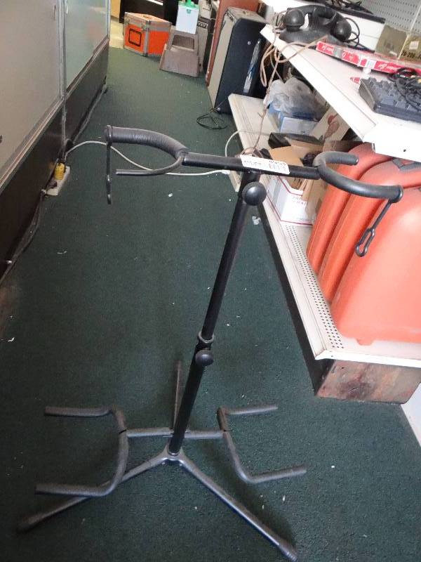 lot 4954 image: Guitar stand