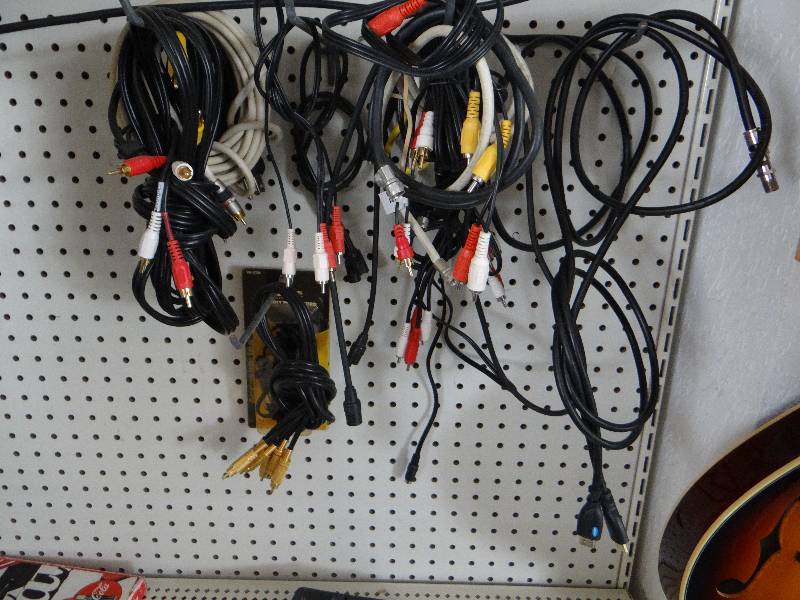lot 4962 image: Large lot of cords