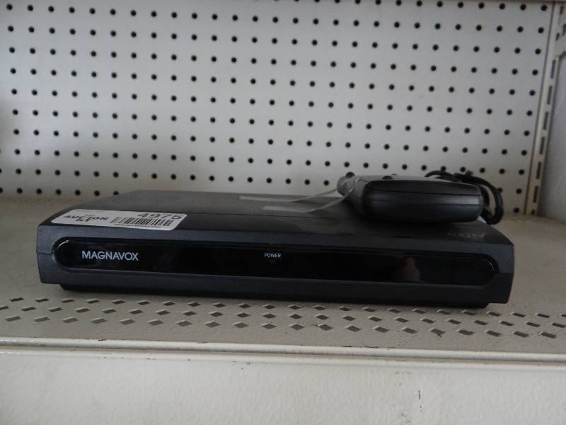 lot 4975 image: Magnavox sdtv tuner w remote