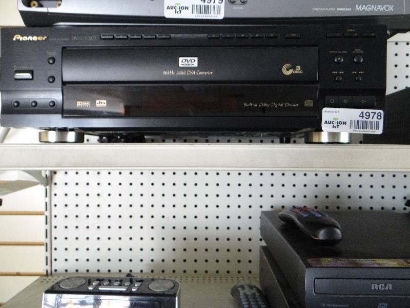 lot 4978 image: Pioneer vhs player 3 disc w remote