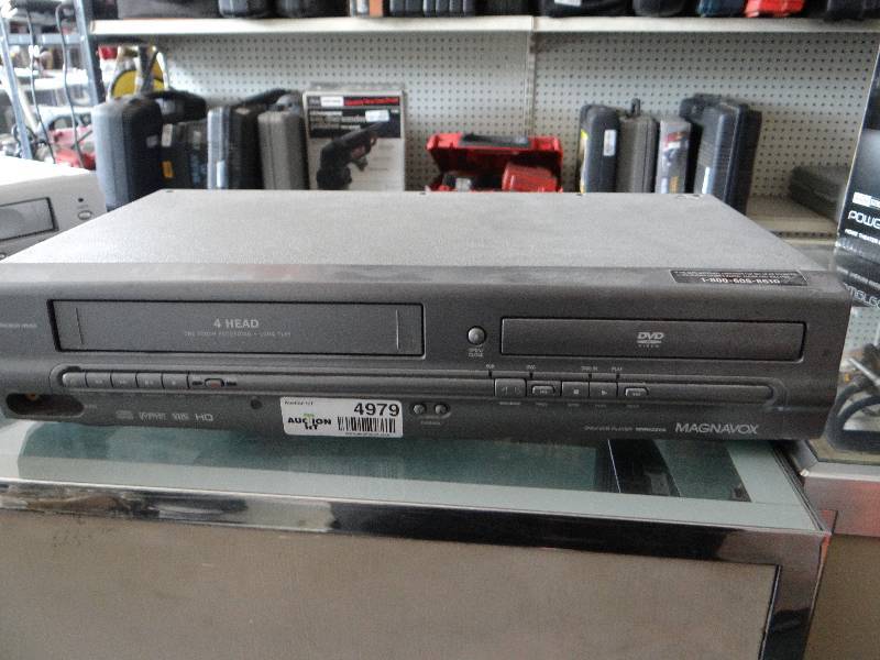 lot 4979 image: Magnavox vhsdvd player