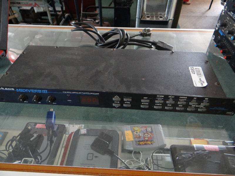 lot 4985 image: Alesis Midiverb 3 16 bit simultaneous multi effects processor