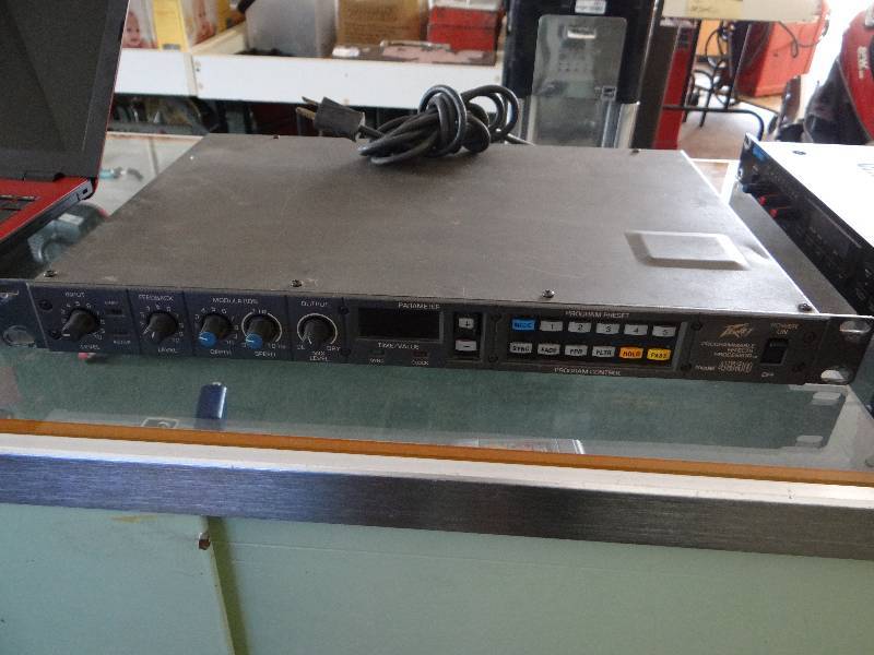 lot 4987 image: Peavey Programmable effects processor model 4530