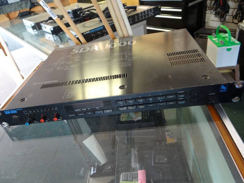 lot 4988 image: Stereo digital reverb SDR 1000