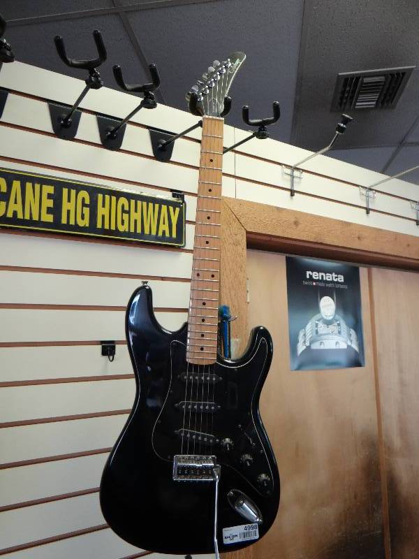 lot 4998 image: Yamaha electric guitar