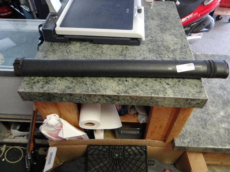 lot 5007 image: Very nice pool cue case
