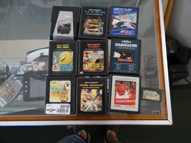 lot 5010 image: Large lot of Atari video games