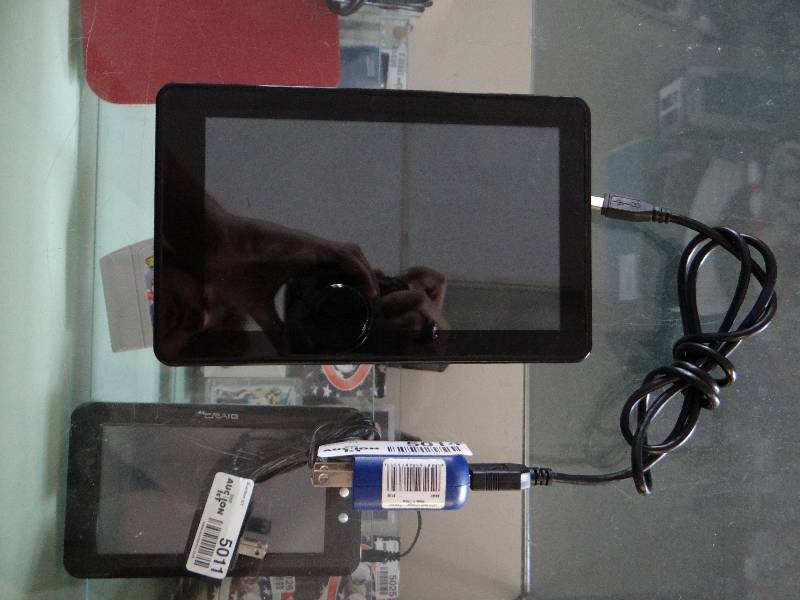 lot 5014 image: Amazon Kindle w charger