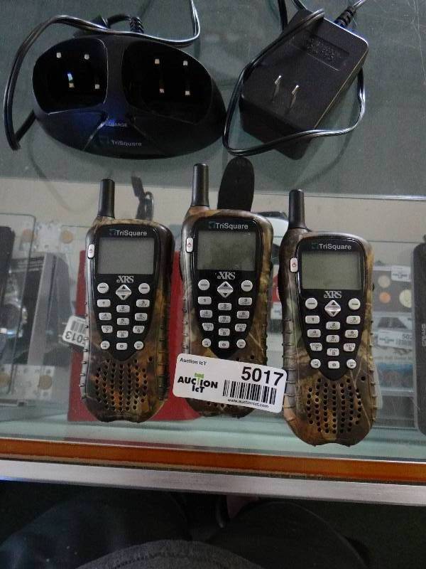 lot 5017 image: 3 Trisquare walkie talkies w charger