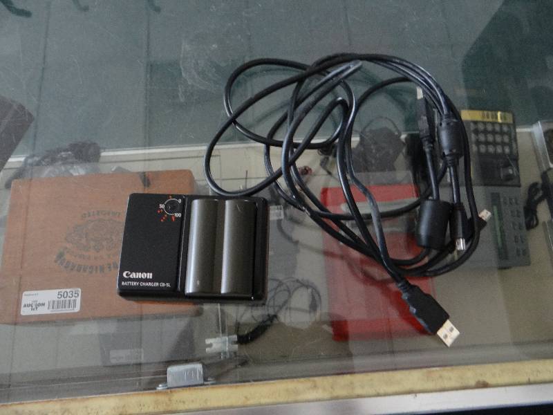lot 5058 image: Canon battery charger w cords