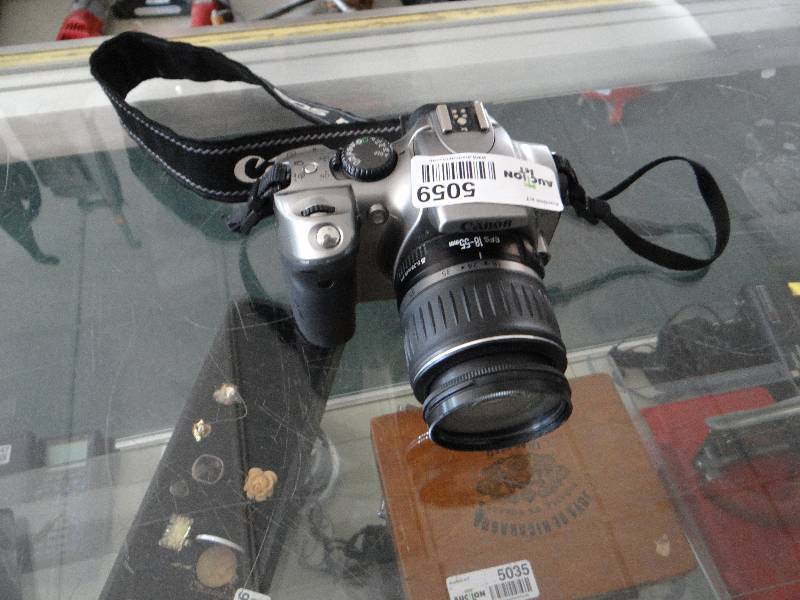 lot 5059 image: Canon digital camera w charger