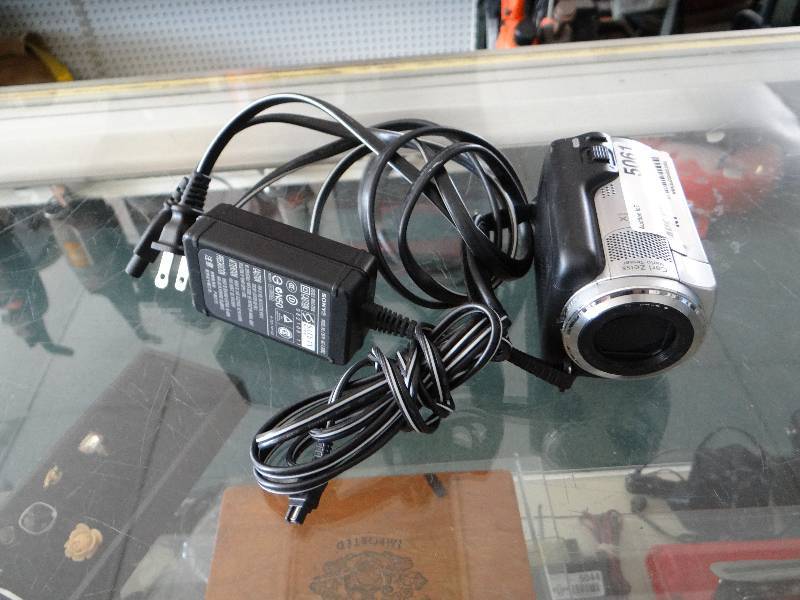 lot 5061 image: Sony digital camera recorder w charger cords