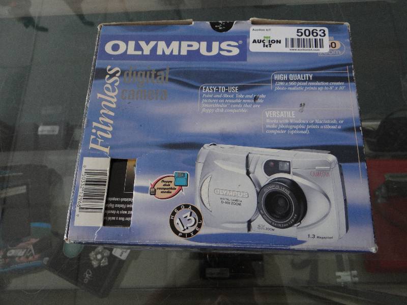 lot 5063 image: Olympus Filmless digital camera in box
