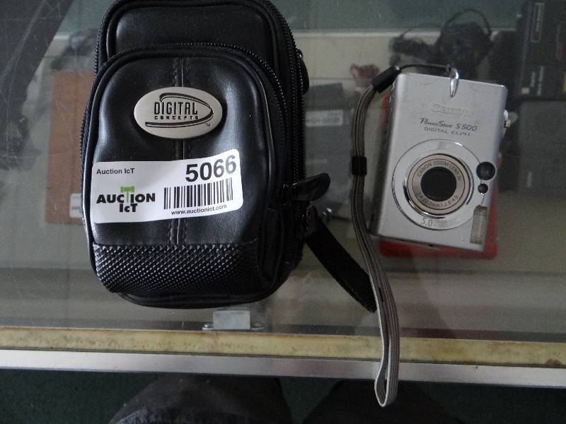 lot 5066 image: Canon Power shot s500 digital camera w case