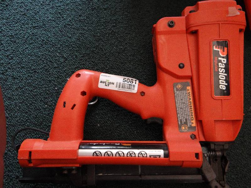 lot 5081 image: Paslode cordless 16 gauge stapler w box of staples