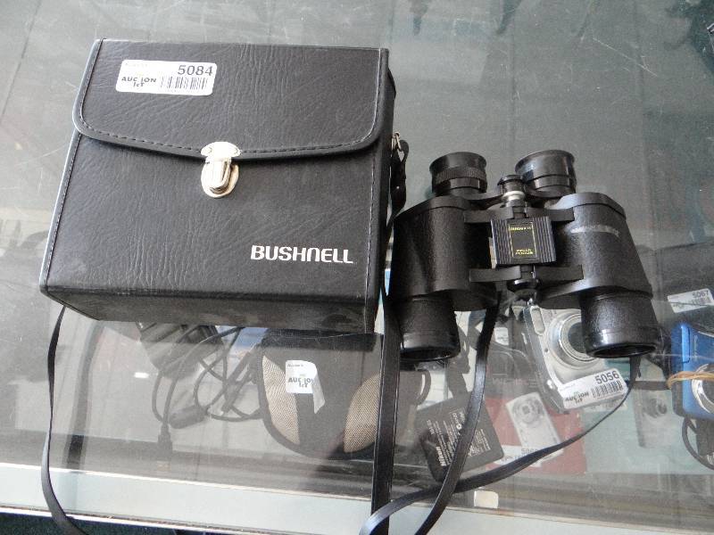 lot 5084 image: Bushnell 420ft at 1000 yards binoculars w case