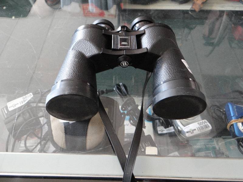 lot 5088 image: Bushnell 376ft at 1000 yards binoculars