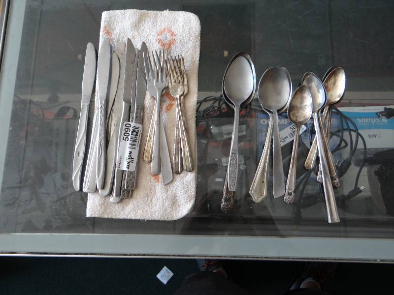 lot 5090 image: Silverware set