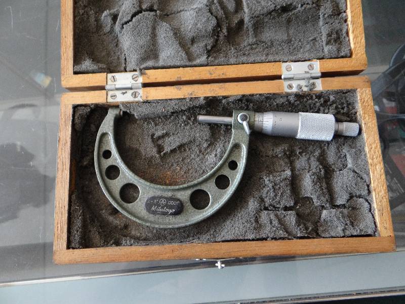 lot 5097 image: Mitutoyo micrometer in wood case