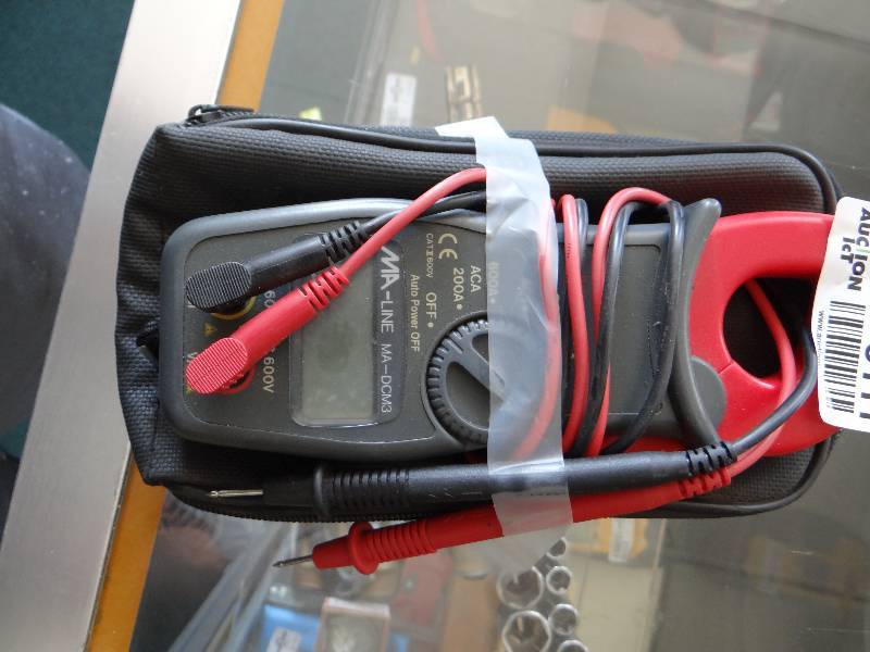 lot 5111 image: Clamp meter in case