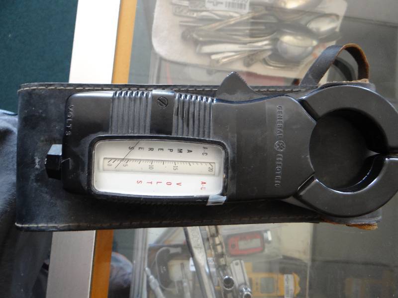 lot 5113 image: General Electric clamp meter