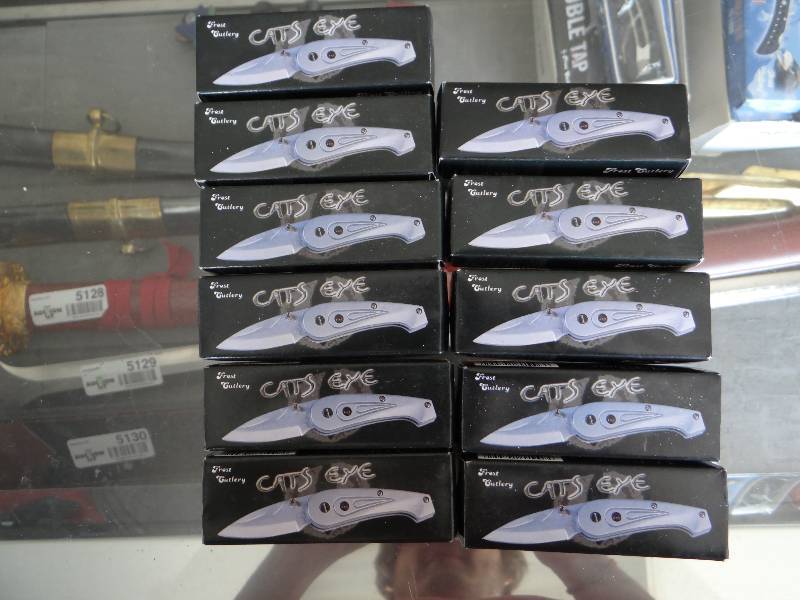 lot 5120 image: Large lot of brand new pocket knives