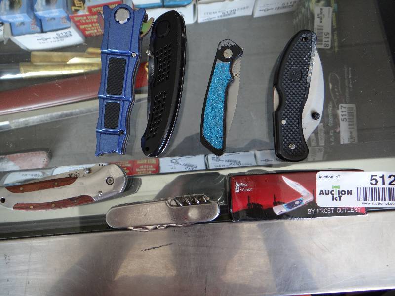 lot 5125 image: Large lot of  pocket knives