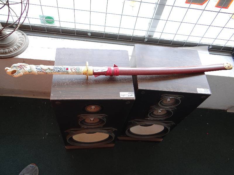 lot 5128 image: Decorative katana w 28 inch blade