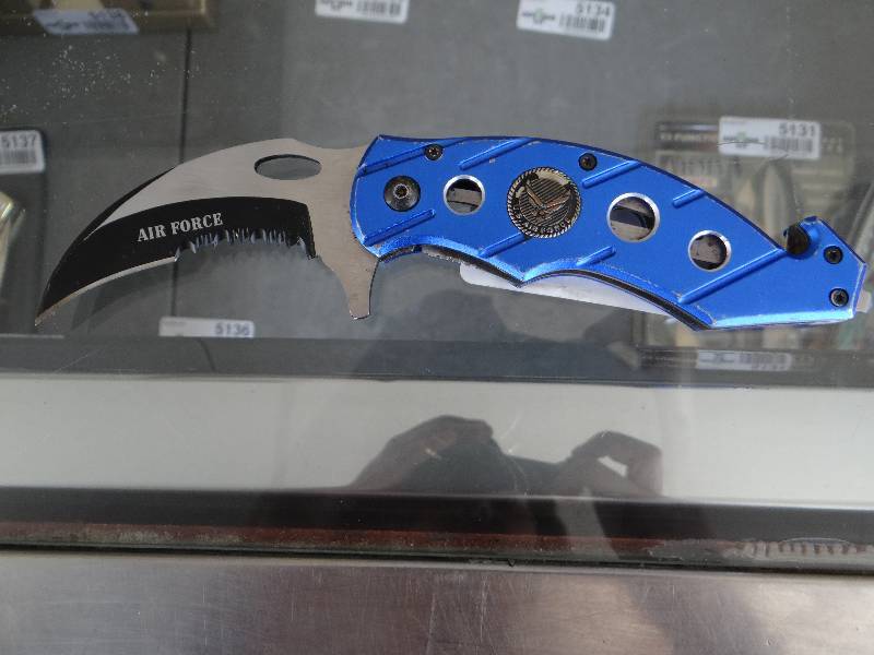 lot 5132 image: pocket knife