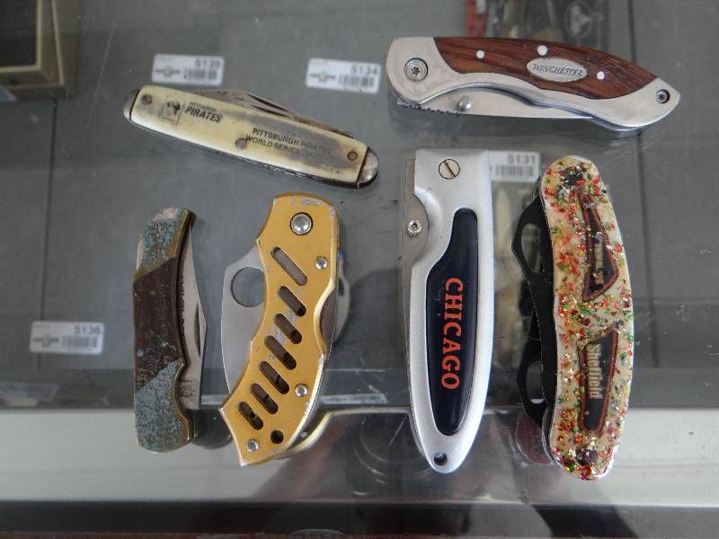 lot 5134 image: Lot of pocket knives