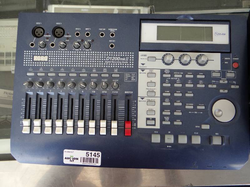 lot 5145 image: Korg digital recording studio w case