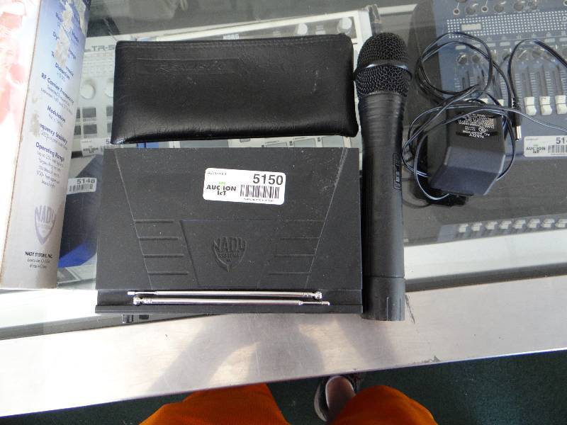lot 5150 image: Encore 2 VHF wireless reciever w microphone