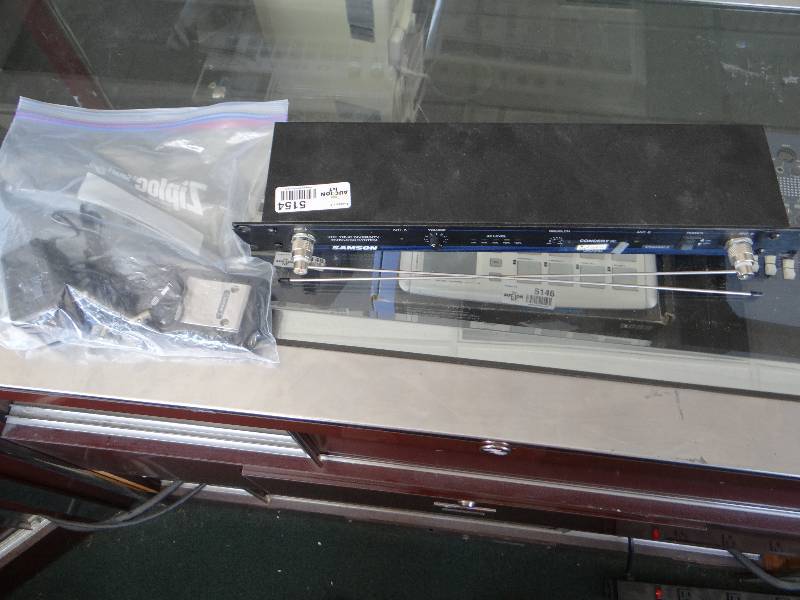 lot 5154 image: Samson vhf true diversity wireless system & Beltrack transmitter