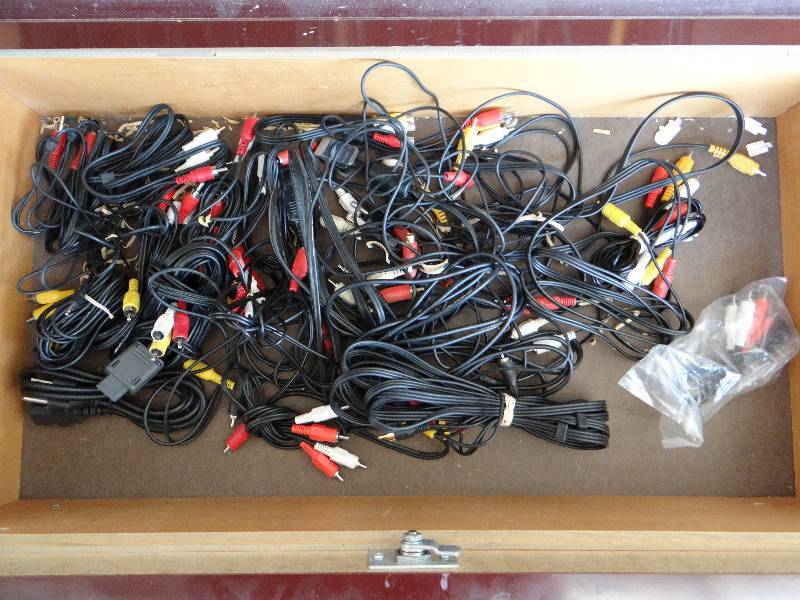 lot 5155 image: Large lot of various cords