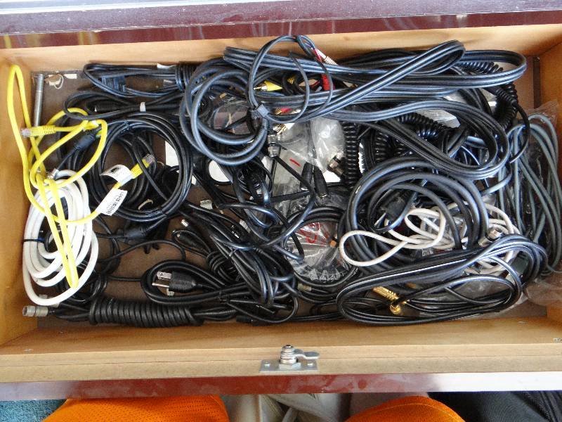 lot 5156 image: Large lot of various cords