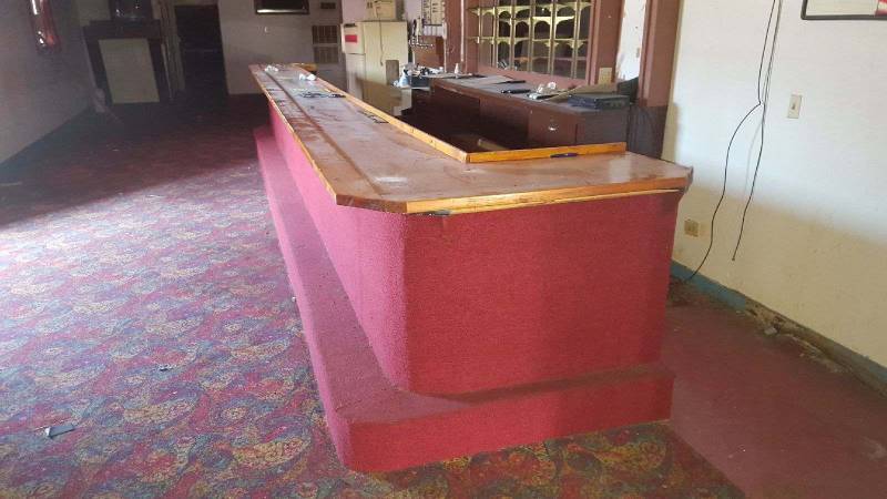 lot 3 image: 27 ft custom built bar