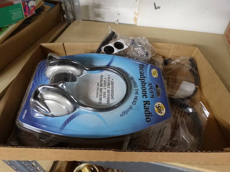 lot 13298 image: Lot of headphones.