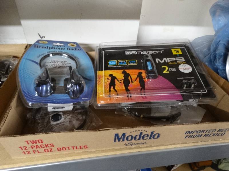 lot 13299 image: Lot of headphones with a mp3 player.