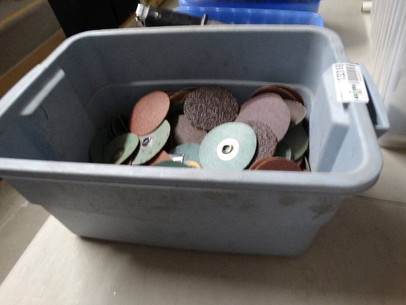 lot 13318 image: Lot of sanding disk with tote.