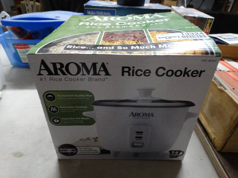 lot 13324 image: Aroma rice cooker.