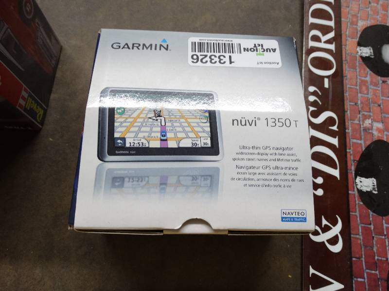 lot 13326 image: Garmin nuvi 1350 T GPS.