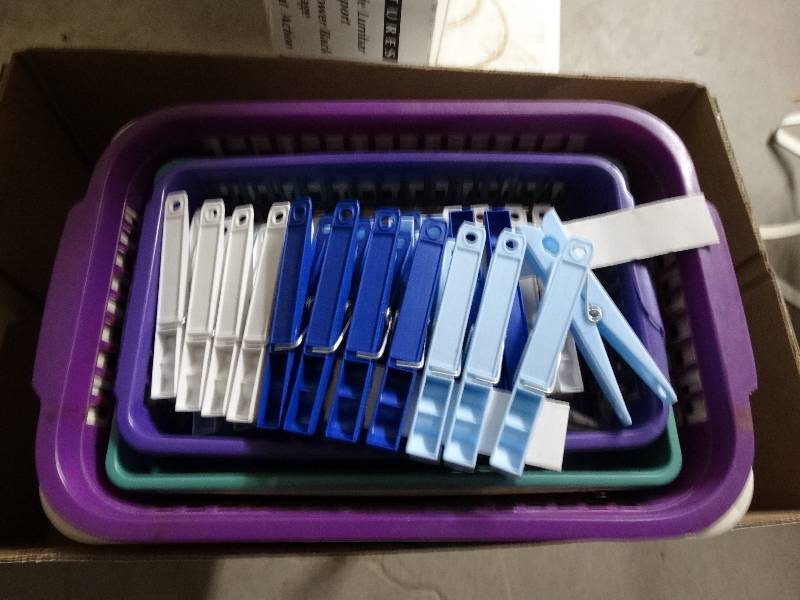 lot 13338 image: lot of small baskets, scissors, calculaters, clothes pins.
