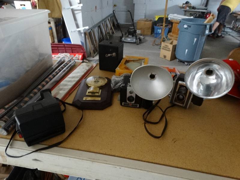 lot 13341 image: Large lot of camera items.